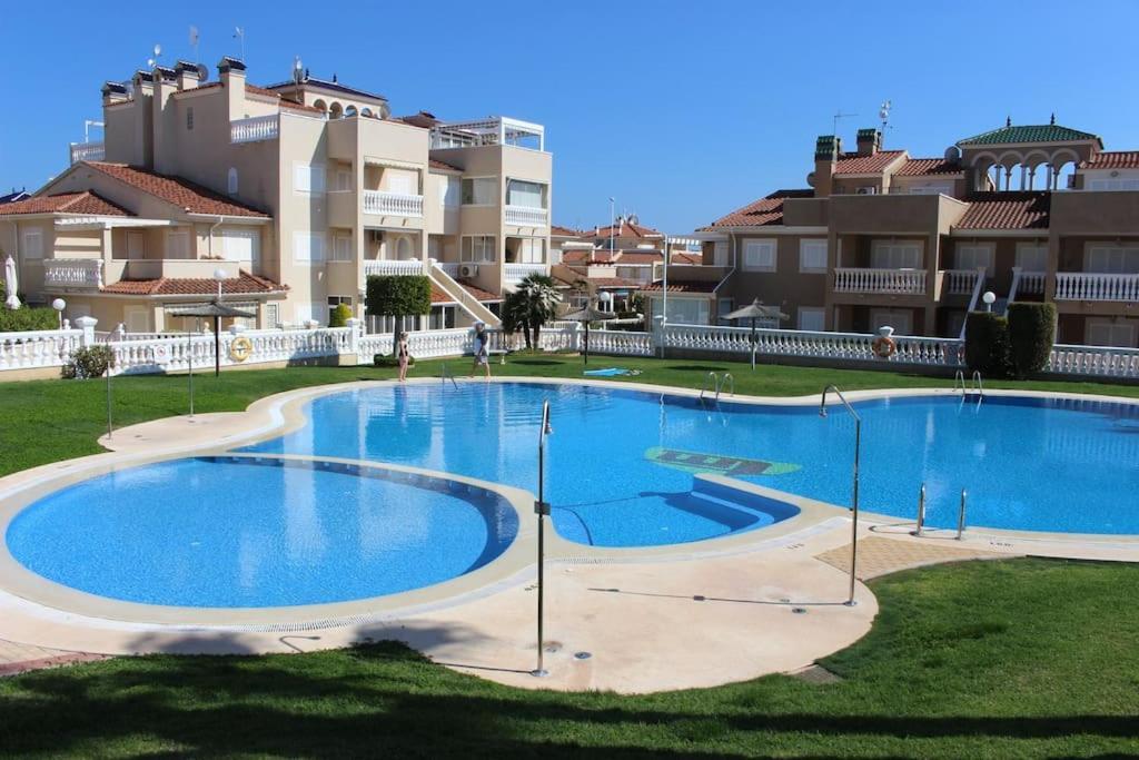 Apartament Z Duzym Tarasem Na Pieknym Osiedlu オリウエラ エクステリア 写真