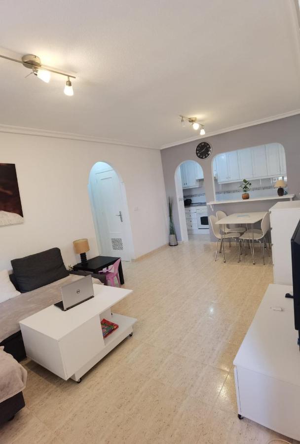 Apartament Z Duzym Tarasem Na Pieknym Osiedlu オリウエラ エクステリア 写真