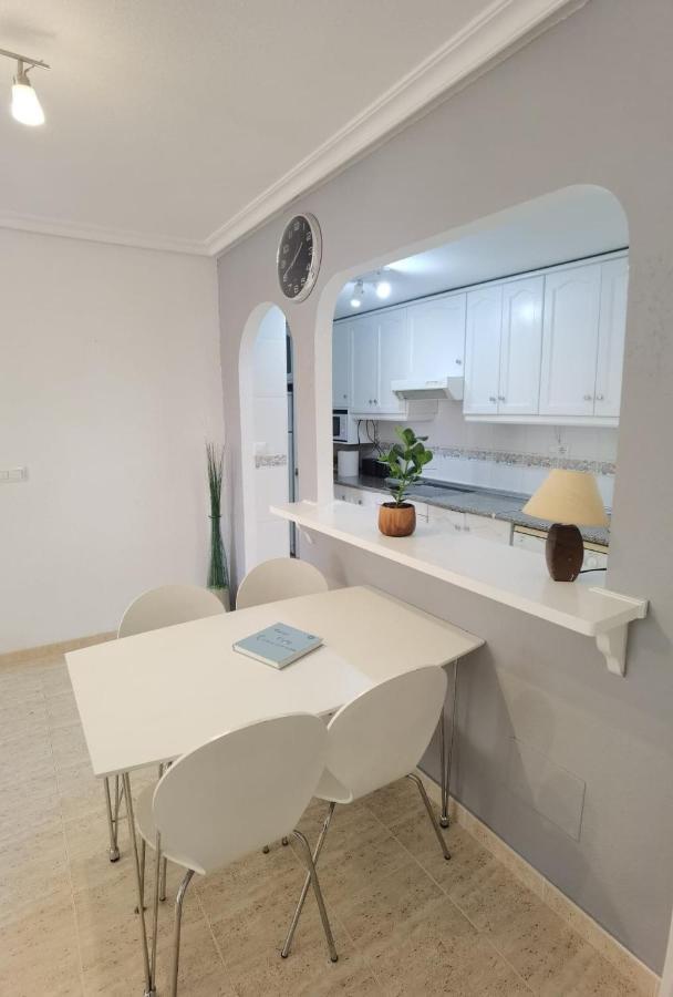 Apartament Z Duzym Tarasem Na Pieknym Osiedlu オリウエラ エクステリア 写真