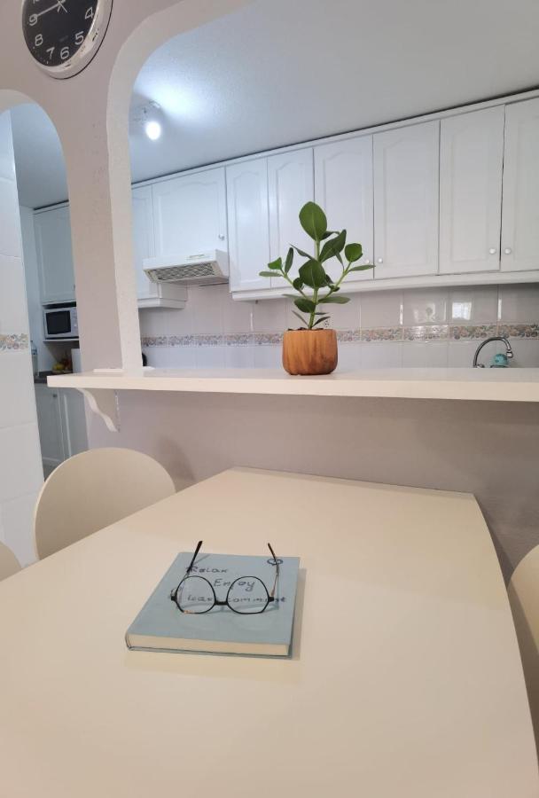 Apartament Z Duzym Tarasem Na Pieknym Osiedlu オリウエラ エクステリア 写真